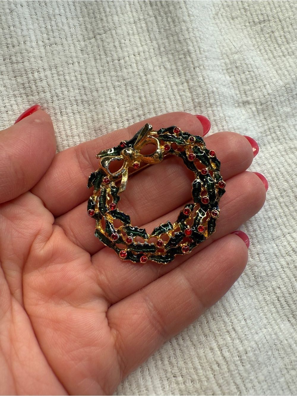 VintageβEnamel Holidays Christmas Wreath with Ruby Red Berry Stones Brooch Chris
